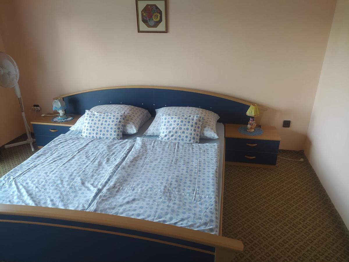 Etus Vendégház Balatonfenyves Esterno foto