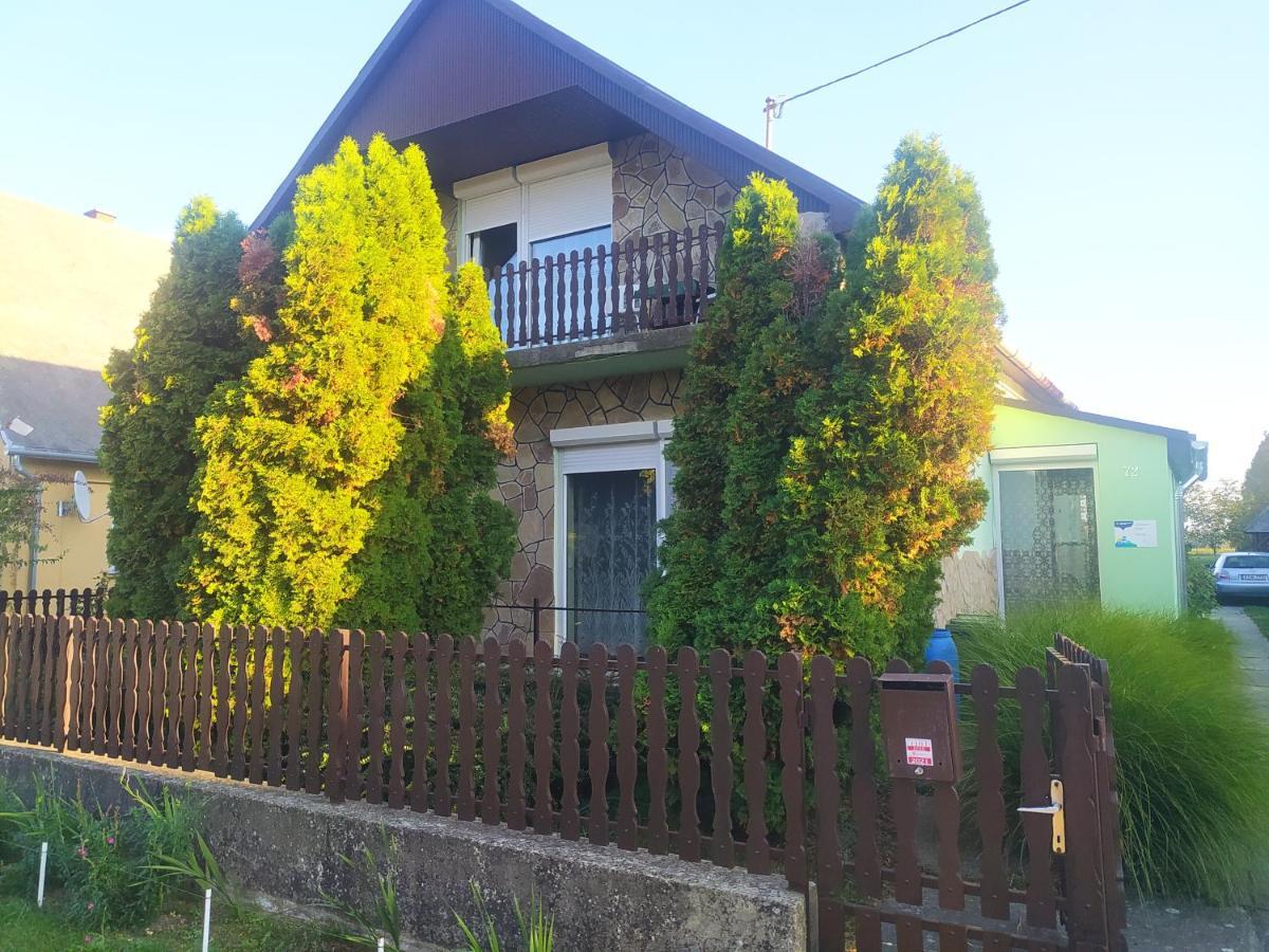 Etus Vendégház Balatonfenyves Esterno foto