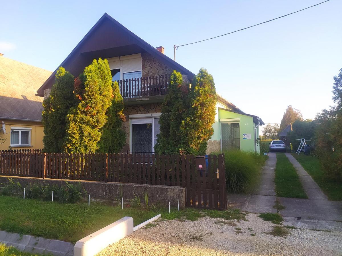 Etus Vendégház Balatonfenyves Esterno foto