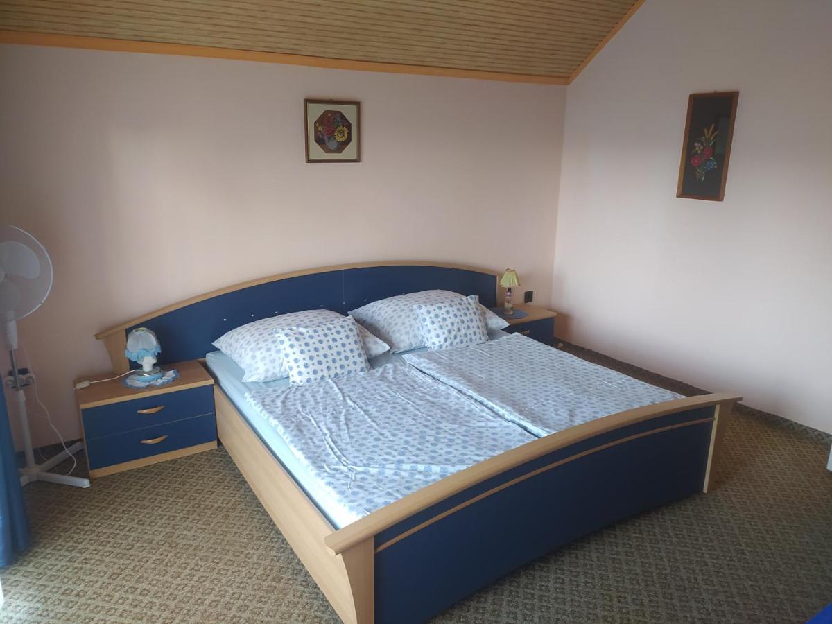 Etus Vendégház Balatonfenyves Esterno foto