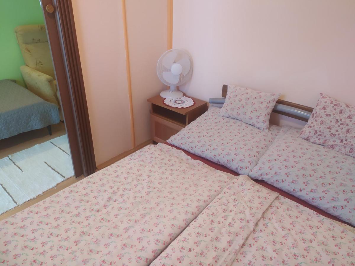 Etus Vendégház Balatonfenyves Esterno foto