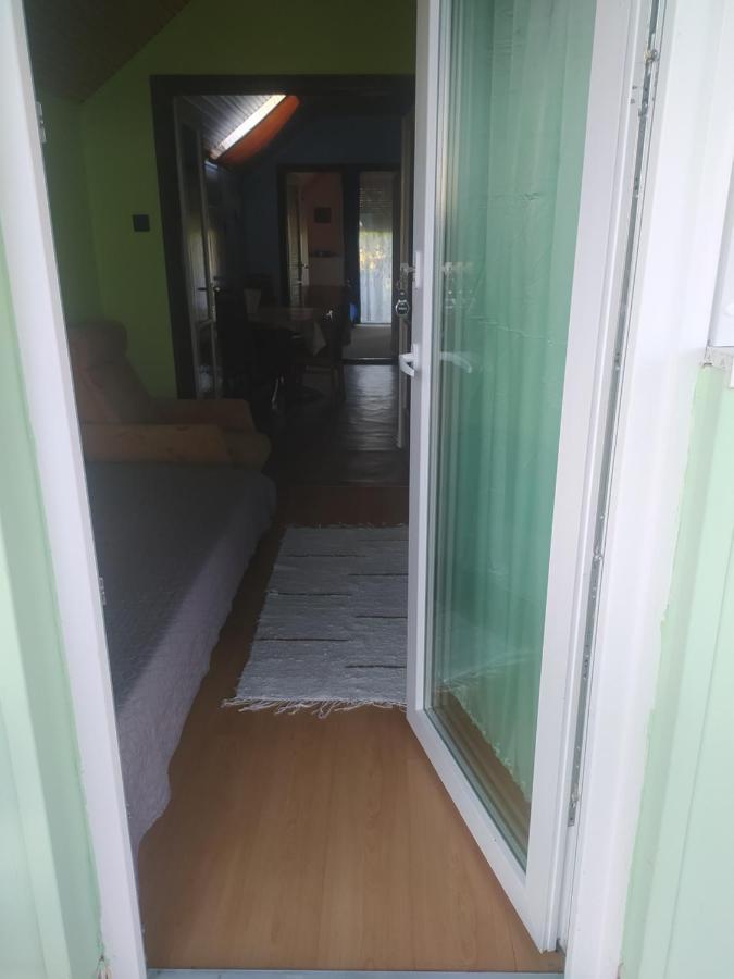 Etus Vendégház Balatonfenyves Esterno foto