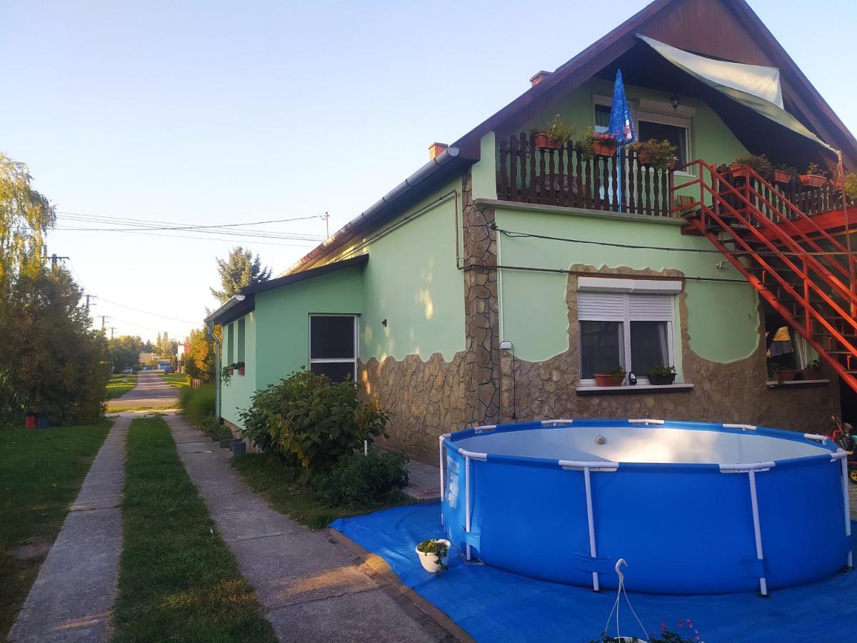 Etus Vendégház Balatonfenyves Esterno foto
